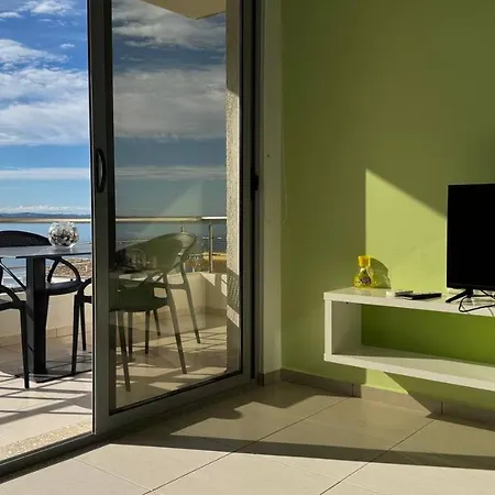 Spring Sea View Apartment